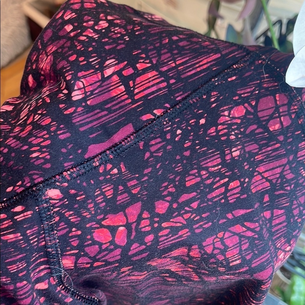 Old Navy Active 3/4 length Leggings size M - Picture 6 of 13